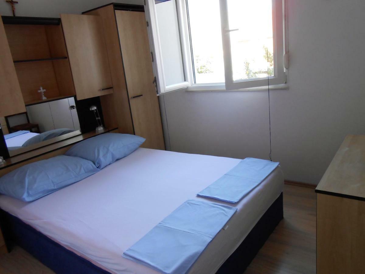 Gogi Apartman Donji Okrug Exterior foto