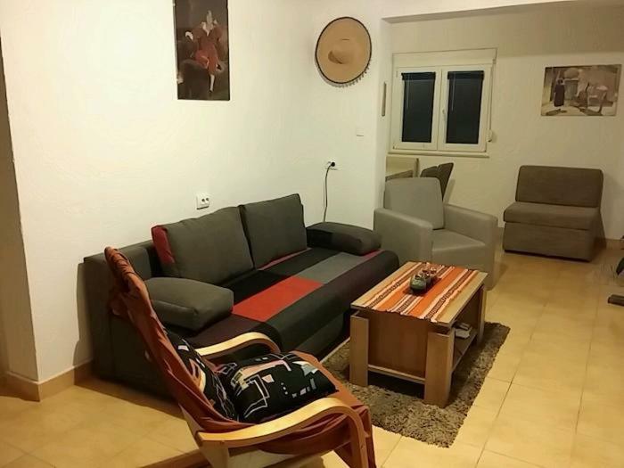 Gogi Apartman Donji Okrug Exterior foto